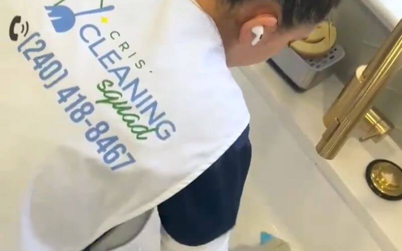 How to clean an oven
